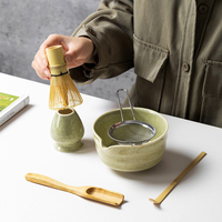 Service à thé en porcelaine de style japonais à faible MOQ, prêt à expédier, avec fouet, brosse à matcha en bambou, cuillère, bol en céramique, support et boîte cadeau pour matcha
