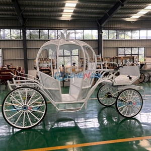 Chariot de mariage et d'événements électrique blanc en forme de citrouille - Product Image 1