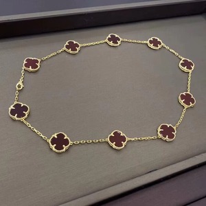 สร้อยคอสแตนเลสสตีลรูปใบโคลเวอร์สี่แฉกคุณภาพสูงสำหรับผู้หญิง ชุบทอง 18k - กล่องของขวัญวันเกิด ขายส่งจากโรงงาน - Product Image 3