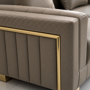 Juego de Sofás Modernos Contemporáneos de 3 Piezas en Cuero Sintético Color Taupe con Detalles Metálicos Dorados y Respaldo Acolchado para Sala de Estar - Product Image 3