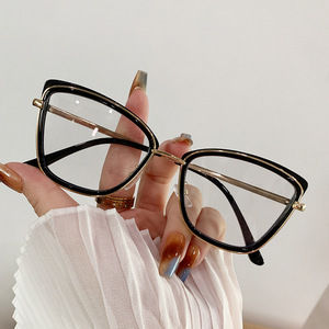 おしゃれなキャットアイ、流行のカラーチェンジ、調節可能なブルーライトカットPCレンズ、女性用メタル装飾メガネ（度なし） - Product Image 6