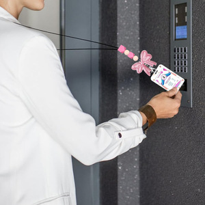 Lanière d'identification transfrontalière en silicone perlé et acrylique pailleté, porte-carte anti-perte, personnalisable avec logo, avec boucle de sécurité. - Product Image 4