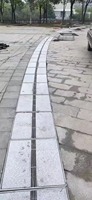 Couvercle de drain en FRP antidérapant avec surface texturée pour les trottoirs des parkings municipaux et les systèmes de collecte des eaux pluviales