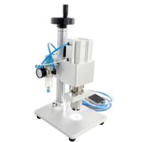 Machine à sertir les flacons de laboratoire pour bouchons en aluminium et en plastique avec volant réglable