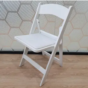 Chaises pliantes en résine blanche en plastique de vente directe d'usine chaises de mariage en gros tables et chaises de fête