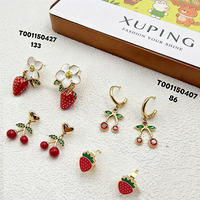 Boucles d'oreilles pendantes en acier inoxydable XUPING en forme de fraise et de cerise, vente en gros, pour femmes