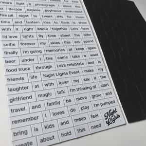 كلمات مغناطيسية بشعار مخصص للتعلم فوق القطع ، كلمات مطبوعة باللغة الإنجليزية - Product Image 1