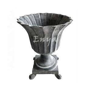 Urne à pieds Pot de fleur de jardinage Autres fournitures de jardin Fonte Vente en gros Arrière-cour Intérieur et extérieur Maison Métal - Product Image 2