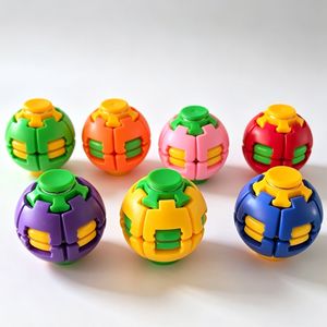 Jouet à pression avec personnage d'anime mignon, puzzle rotatif DIY, gyroscope anti-stress pour enfants, développement de l'intelligence des enfants - Product Image 1