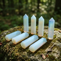 Ornement en cristal synthétique en verre opale imitation, forme hexagonale pointue, avec irisations bleues et jaunes rêveuses, en forme de tour énergétique, pour la décoration de la maison et du bureau, et comme cadeau