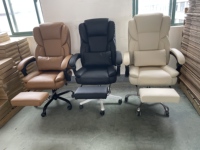 Fauteuil de bureau exécutif ergonomique en cuir 2026, design moderne, pivotant, avec appui-tête réglable et accoudoirs relevables, base chromée