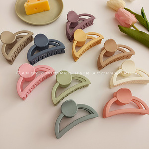 Pinzas para el cabello de color crema, dulces y versátiles, accesorios para el cabello de estilo coreano a la moda para mujeres jóvenes, perfectas para llamar la atención. - Product Image 3