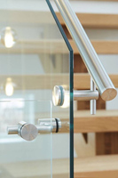 Support amovible de main courante en acier inoxydable pour garde-corps en verre extérieur Condibe