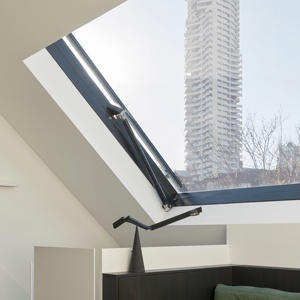 Fenêtre en verre de toit en alliage d'aluminium de conception moderne personnalisée lucarne ouverte à double vitrage ouverture automatique à battant - Product Image 2