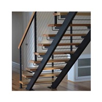 Escalier flottant moderne en bois massif et acier inoxydable pour hall intérieur, conception droite à double poutre latérale