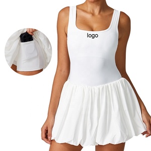 Op maat gemaakte sportjurk voor dames, tennisjurk met bubbelzoom, zakken, U-hals, mouwloos, met ingebouwde shorts - Product Image 1