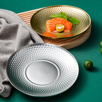 Vente en gros d'assiettes de présentation en or Assiettes martelées en acier inoxydable de qualité alimentaire argentée pour mariage et restaurant