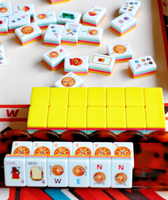 Set Mahjong Tema Makanan Amerika OEM Kustom 160 Ubin Akrilik Dengan Rak Label Pribadi Grosir untuk Hadiah Malam Permainan