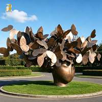 Escultura de Metal de una Mujer Moderna con Mariposas, Grande, de Bronce, Marca RELONG, Personalizable para Lugares Emblemáticos Urbanos
