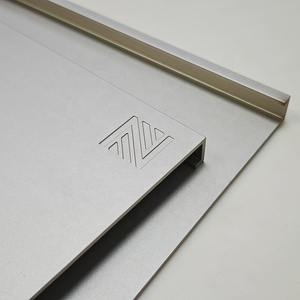 Profili in Alluminio Estruso 6063 6061 T5 T6 con Logo Inciso e Anodizzato in Vari Colori - Product Image 1