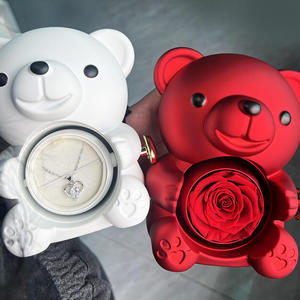 Idea regalo di san valentino collana con anello di Rose conservata in acrilico graziosa ruota abbraccio orso eterno rosa portagioie regalo per le donne - Product Image 1