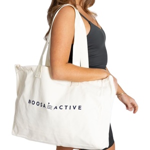 Sac fourre-tout en toile de coton biologique écologique imprimé sur mesure avec logo personnalisé, en matériau recyclé, taille 30-50 cm, fermeture ouverte - Product Image 1