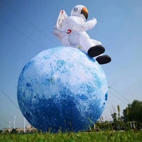 Décoration extérieure de festival Les astronautes gonflables géants ont mené la lune gonflable
