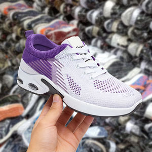 Liquidation de stock : Sandales pour femmes, baskets pour hommes et enfants, et lots de chaussures de basketball de marque, origine Chine - Product Image 2