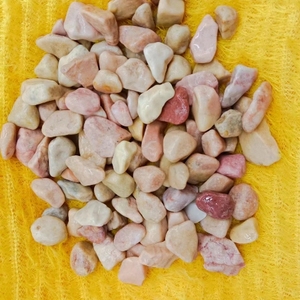 Cailloux <span class=keywords><strong>de</strong></span> marbre naturel broyés roses durables <span class=keywords><strong>de</strong></span> 5mm à 50mm <span class=keywords><strong>Gravier</strong></span> <span class=keywords><strong>de</strong></span> roche dégringolé à bas <span class=keywords><strong>prix</strong></span> pour l'application <span class=keywords><strong>de</strong></span> salle <span class=keywords><strong>de</strong></span> bain <span class=keywords><strong>de</strong></span> décoration <span class=keywords><strong>de</strong></span> jardin extérieur - Product Image 1