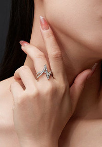 Anillo Abierto Ajustable de Lujo Ligero para Mujer, Diseño de Celebridad de Internet 2026, Plata de Ley S925 con Moissanita Geométrica Entrelazada - Product Image 5