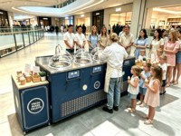 8-cilinder verticale Italiaanse batchvriezer gelatomaker met variabele snelheid, commerciële open-top hard ijsmachine