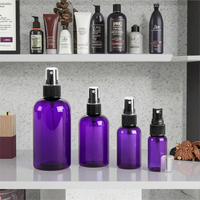 Bouteille ronde en PET violette avec pulvérisateurs à fine brume noirs pour l'emballage de shampooing, de parfum, de lotion, de crème et d'eau