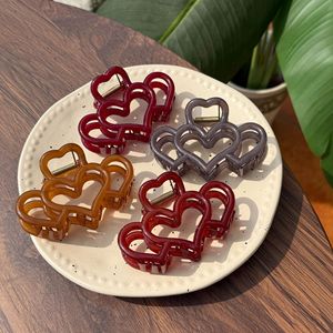 Pince à cheveux en forme de cœur et de croix, design minimaliste, pince à cheveux pour femmes - Product Image 1