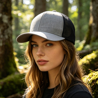 Casquette Trucker en Maille Bicolore à 6 Panneaux, Casquette de Sport Vierge à Bord Court avec Logo Brodé Personnalisé et Fermeture Arrière en Plastique pour l'Extérieur