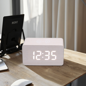 Reloj de Escritorio LED Digital Inteligente Moderno con Carga USB, Alarma Eléctrica y Movimiento Electrónico para Oficina o Sala de Estar - Product Image 4