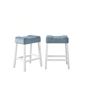 Taburetes de bar Morovo de terciopelo azul con asientos capitoné, acabado en blanco lavado, altura de mostrador, juego de 2 - Product Image 1