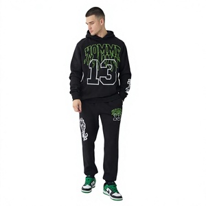 Ensemble de survêtement noir à capuche pour homme avec imprimé numéro 13 vert, sweat-shirt et pantalon streetwear coupe droite longueur intégrale, idéal pour l'automne - Product Image 1