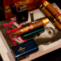 Briquets et coupe-cigare de luxe en fibre de carbone Combinaison de briquets torche coupe-vent Accessoire pour fumer Allume-cigare avec coupe