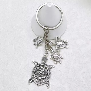 Portachiavi con Tartaruga Marina per Uomo, Decorazione per Auto e Borse, Accessorio Perfetto per Regali e Uso Quotidiano - Product Image 3