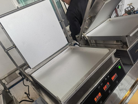 Plaque de cuisson Teppanyaki professionnelle de comptoir, à surface fermée, avec panneau de commande numérique et voyant d'indication de prêts pour les restaurants de restauration rapide