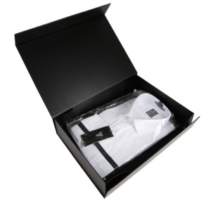 Scatole di Cartone di Lusso per Confezioni Regalo di Abbigliamento, Nero Opaco con Logo Personalizzato, Scatola di Carta per Magliette con Coperchio Magnetico - Product Image 1
