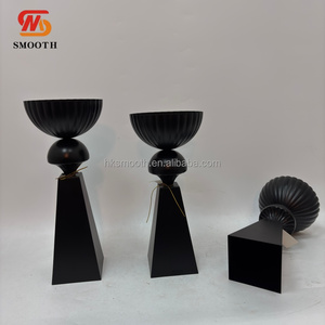 Support floral noir élégant pour centre de table d'événements et mariages, vases à fleurs noirs pour la décoration de la maison et des hôtels - Product Image 4