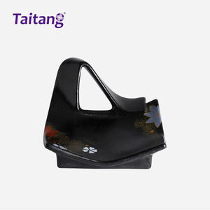 Forniture per Catering, Piatto Piccolo in Ceramica Smaltata Colorata, Personalizzabile, 5 Pollici, Rosso Decorativo, Angolato Verso l'Alto, Foglia d'Acero in Ceramica Nera - Product Image 1