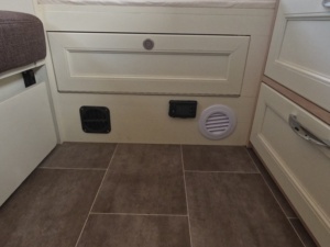 Remolque <span class=keywords><strong>de</strong></span> Campamento Moderno, Ligero y Compacto, Fácil <span class=keywords><strong>de</strong></span> Remolcar, Caravana Todoterreno Pequeña con Carrocería <span class=keywords><strong>de</strong></span> Aluminio <span class=keywords><strong>para</strong></span> Viajes <span class=keywords><strong>de</strong></span> Pareja, <span class=keywords><strong>para</strong></span> 4 Personas - Product Image 5