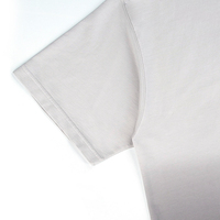 Polo de manga corta con estampado para hombre lateral del logotipo en relieve de algodón y malla de secado rápido personalizado al por mayor
