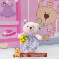Boneka Teddy ISLAND Global Authorization Rok Renda Hijau Muda dengan Gantungan Pot Bunga Merah Muda