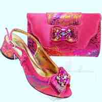 2024 dames chaussures talons compensés bleus et un sac à main chaussures italiennes et sacs chaussures et sacs ensemble pour femmes AB8761