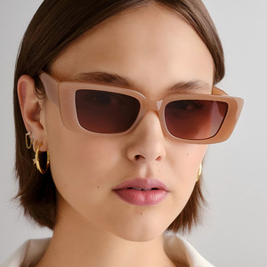 Occhiali da Sole Personalizzati per Donna con Montatura Piccola a Occhio di Gatto, Stile Retrò alla Moda con Protezione UV400, Lenti Colorate - Product Image 2