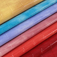 Feuilles de similicuir gaufré PVC brillant 0,8 mm avec support non-tissé, qualité supérieure pour la décoration de canapés et sacs, motif imitation peau de crocodile