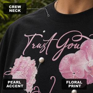 Camiseta de Manga Corta Oversize para Hombre, Diseño Floral con Perlas y Texto 'Trust Yourself', Color Negro, 280GSM, Hombros Caídos, Estilo Urbano - Product Image 2